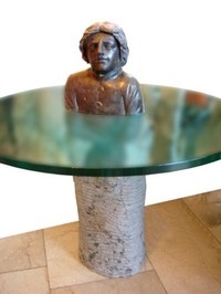 Skulpturen-Tisch